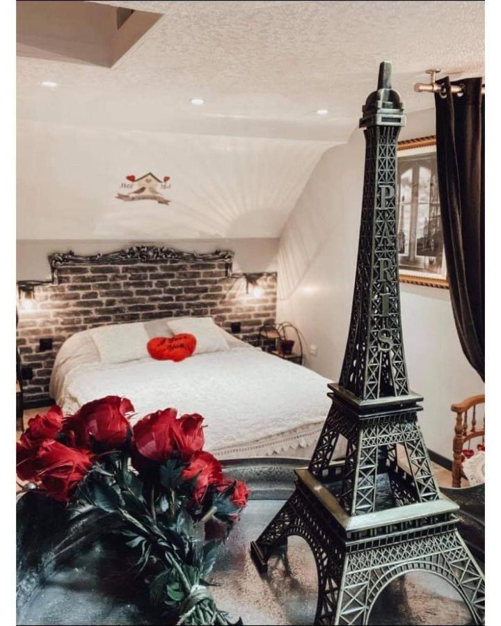 Appartement Romantique Parisien, Baignoire Retro Au Pied Du Lit Boulogne-sur-Mer Exterior photo